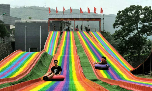 贵州七彩旱滑儿童彩虹滑梯游乐设备景区旱地滑雪圈网红旱雪滑道